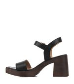 Sandalias-clasicas-de-cuero-en-negro