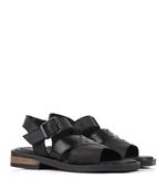 Sandalias-bajas-con-tachas-de-cuero-negro