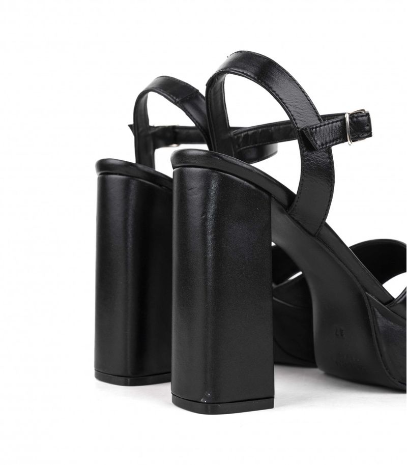 Sandalias-de-fiesta-en-cuero-negro