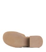 Sandalias-de-cuero-combinadas-con-tachas-en-beige