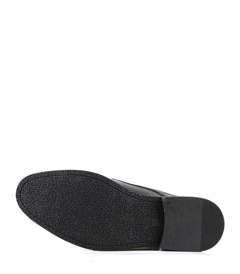 Zapatos-de--vestir-en-cuero-picado-negro