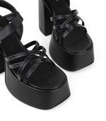 Sandalias-con-cintas-de-cuero-negro
