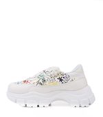 Zapatillas-con-grafiti-en-blanco