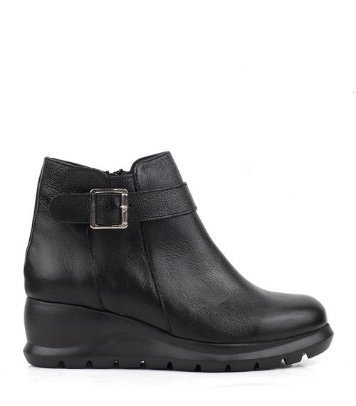 Botas cortas base tractor de cuero negro