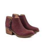 Botas-cortas-con-cintas-de-cuero-bordo