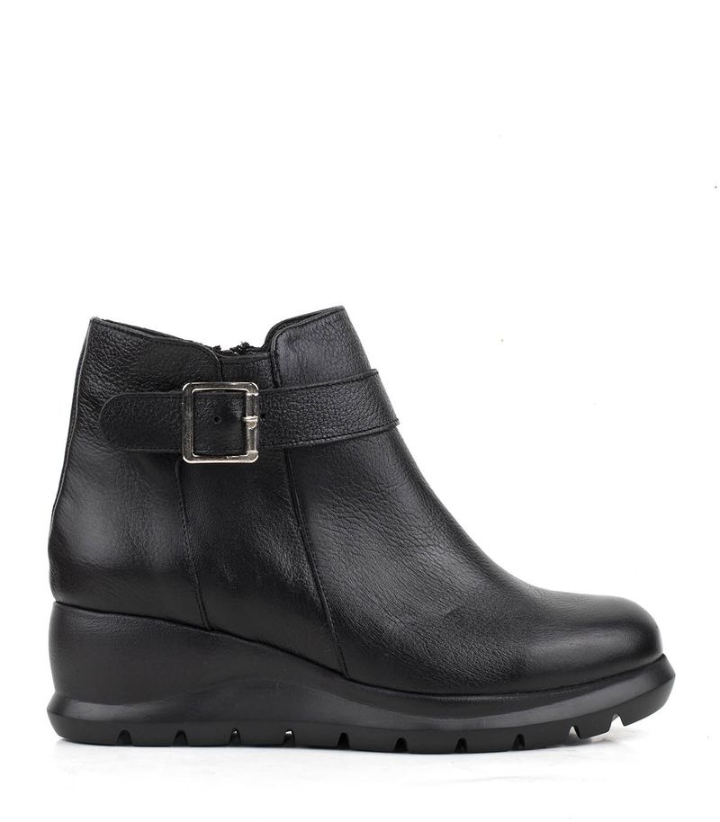 Botas-cortas-base-tractor-de-cuero-negro