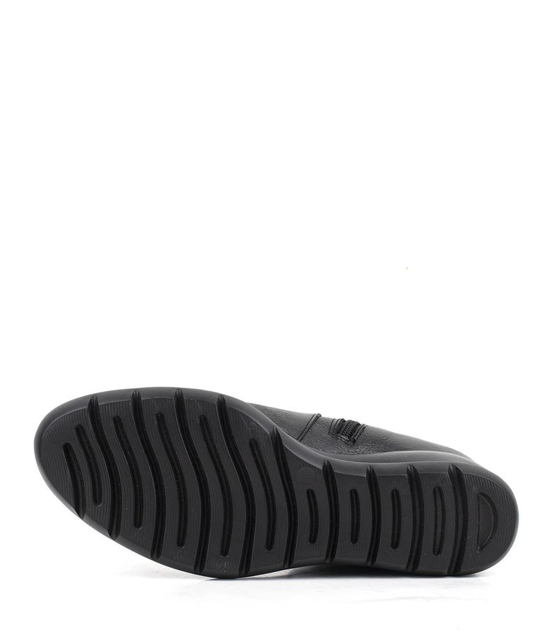 Botas-cortas-base-tractor-de-cuero-negro