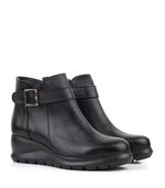 Botas-cortas-base-tractor-de-cuero-negro