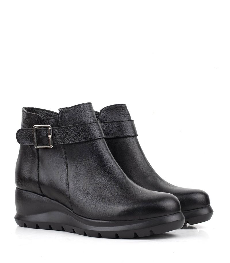 Botas-cortas-base-tractor-de-cuero-negro