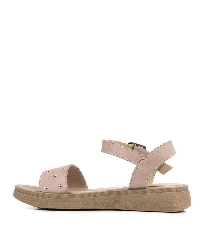 Sandalias-bajas-con-tachas-de-cuero-en-nude