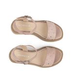 Sandalias-bajas-con-tachas-de-cuero-en-nude