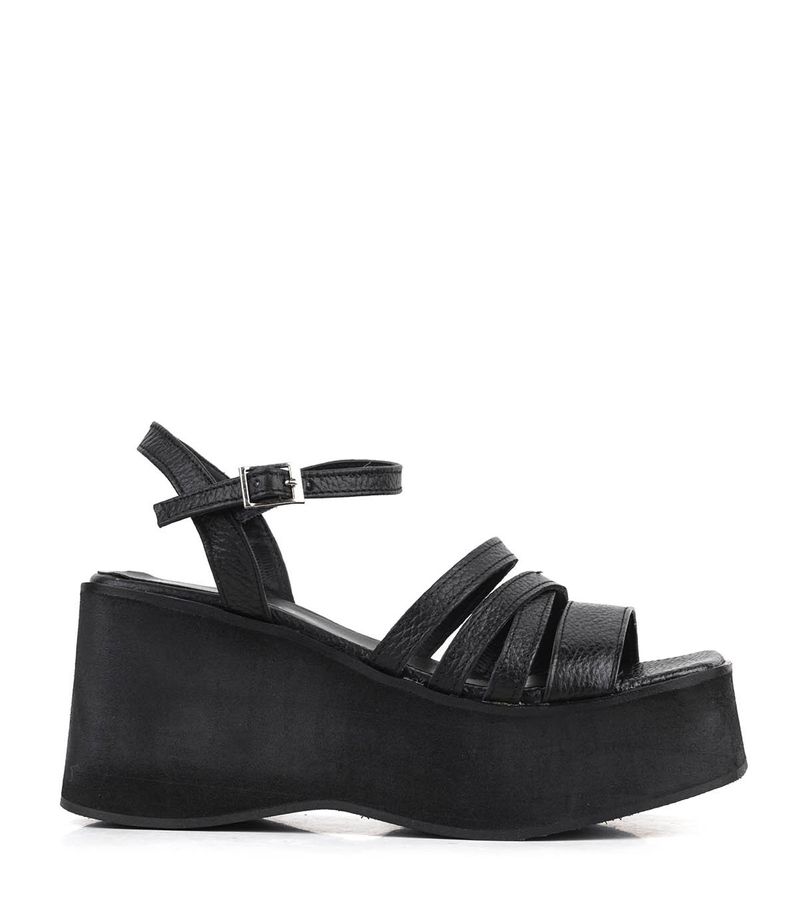 Sandalias-con-cintas-de-cuero-en-negro