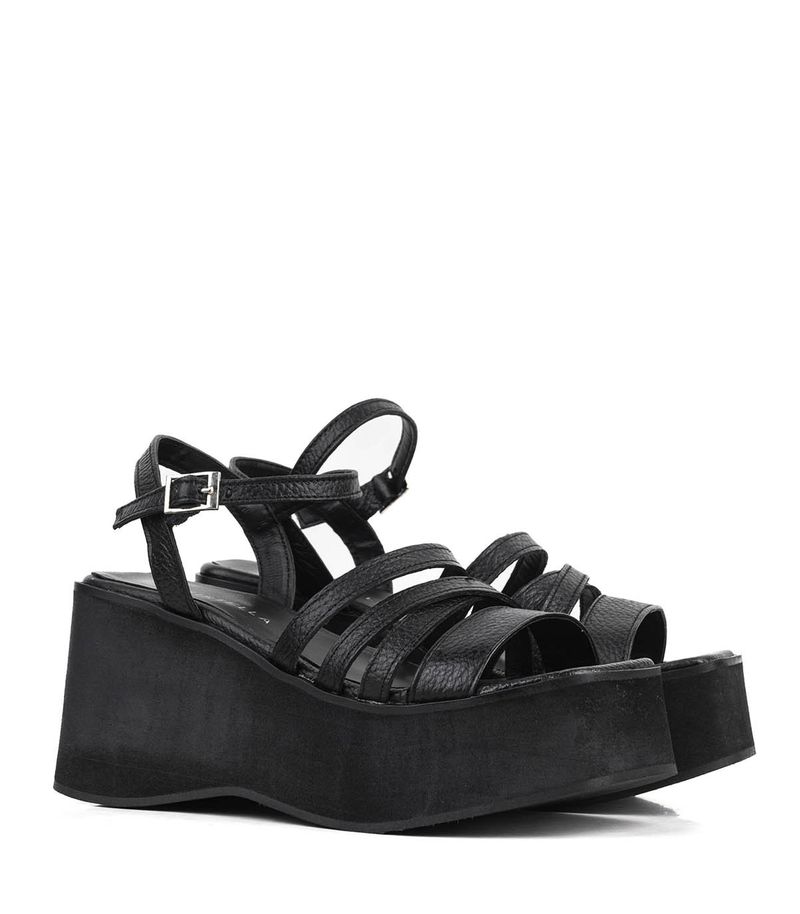 Sandalias-con-cintas-de-cuero-en-negro