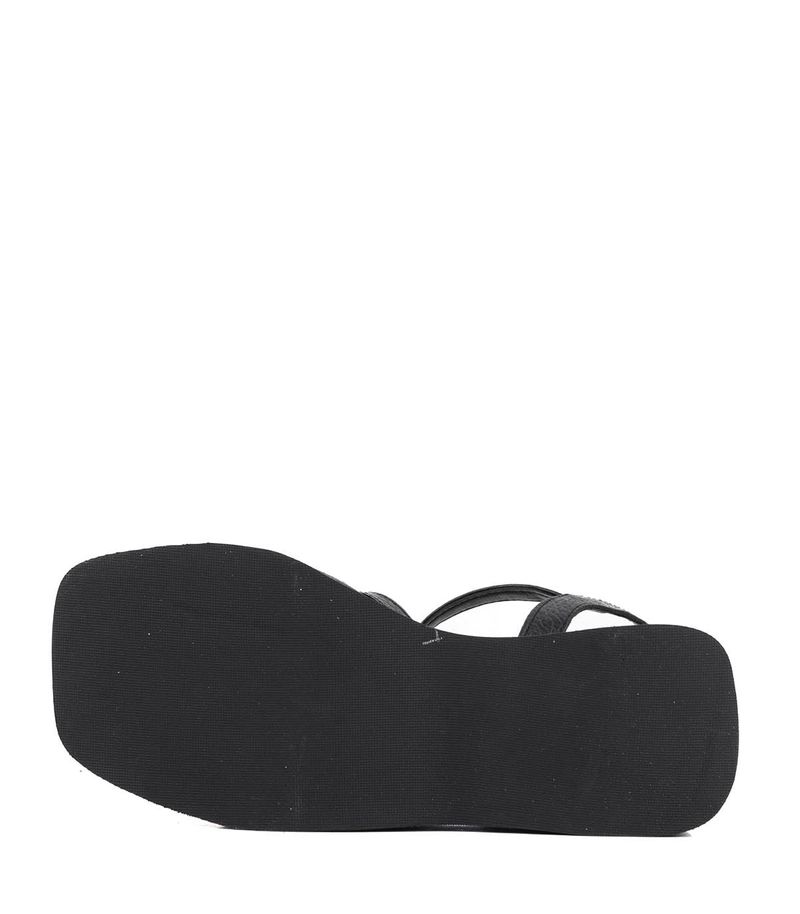 Sandalias-con-cintas-de-cuero-en-negro