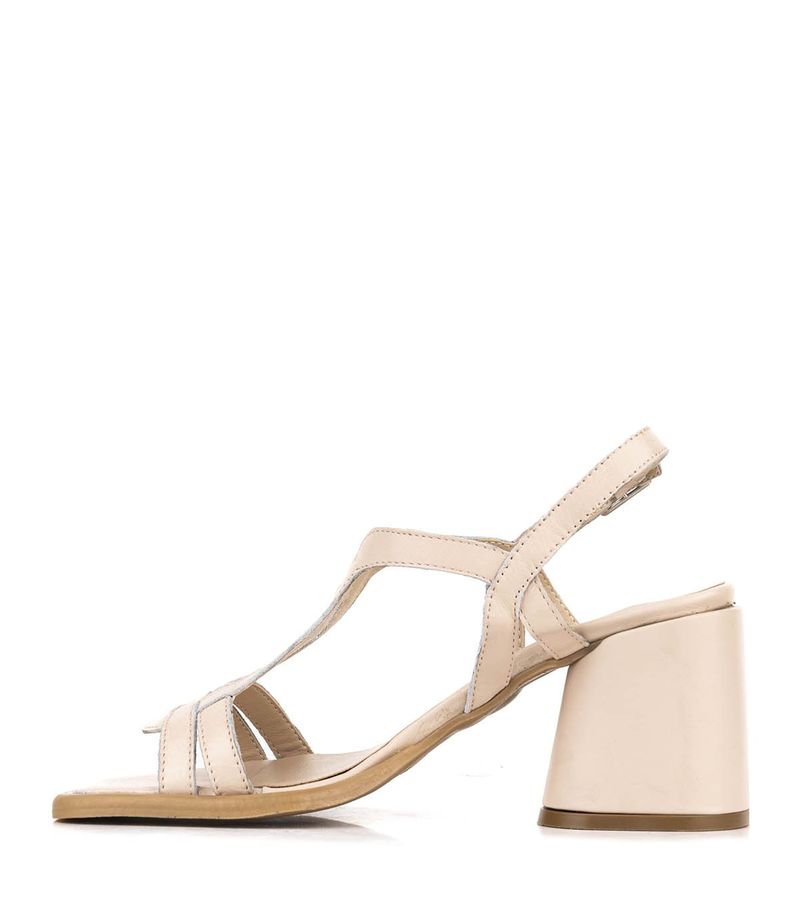 Sandalias-taco-ancho-de-cuero-en-nude