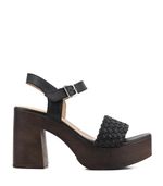 Sandalias-altas-trenzadas-de-cuero-en-negro