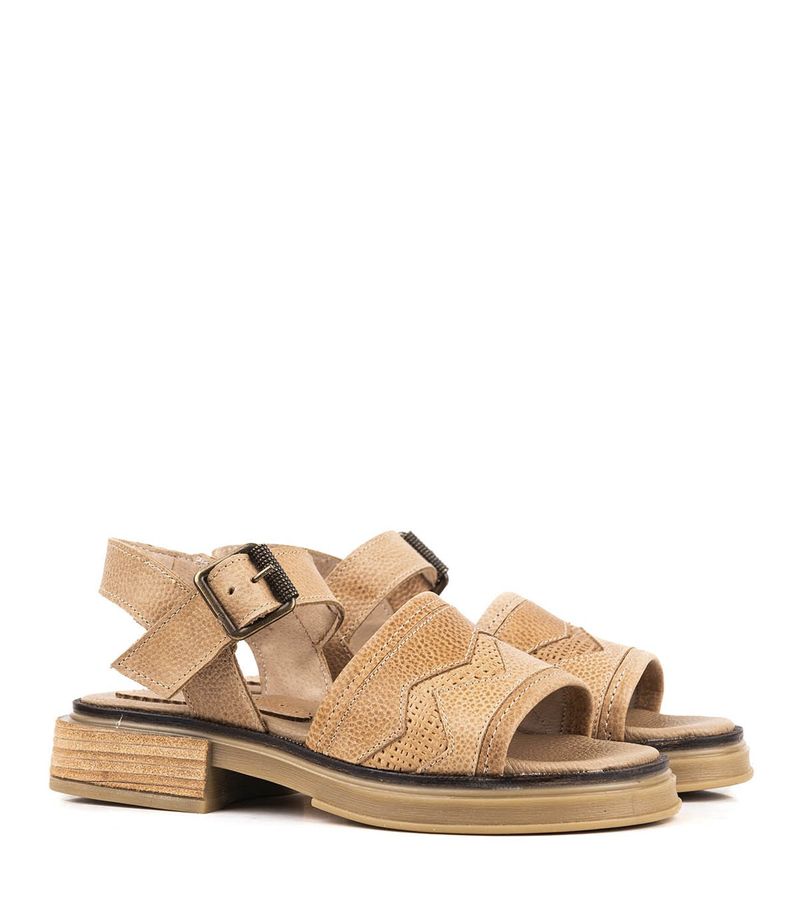 Sandalias-bajas-de-cuero-en-beige