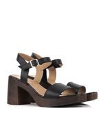 Sandalias-clasicas-de-cuero-en-negro