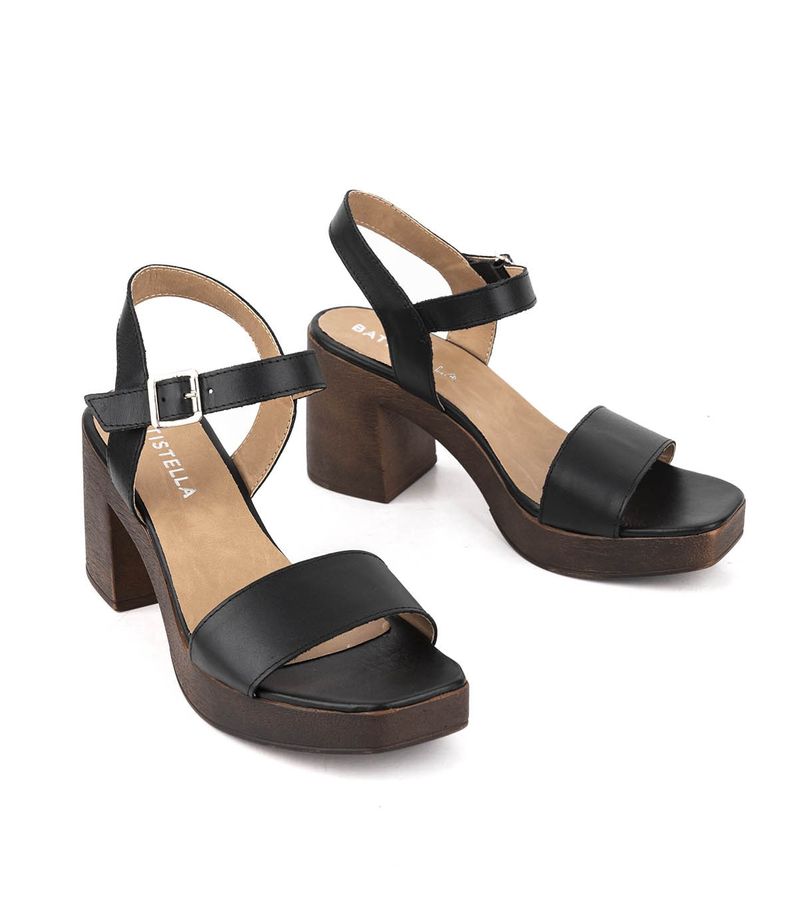 Sandalias-clasicas-de-cuero-en-negro