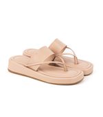 Sandalias-bajas-con-cintas-de-cuero-en-rosa