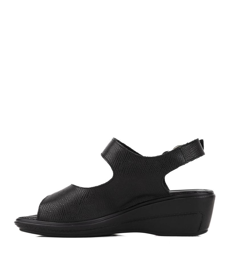 Sandalias-taco-chino-de-reptil-en-negro