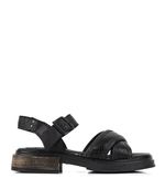 Sandalias-bajas-de-cuero-tramadas-en-negro