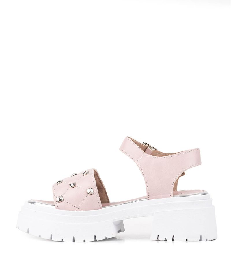 Sandalias-de-simil-con-tachas-en-rosa