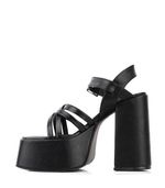 Sandalias-con-cintas-de-cuero-negro