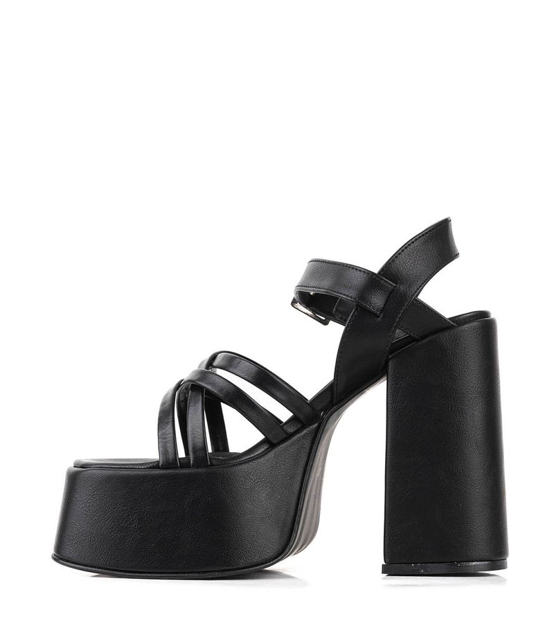 Sandalias-con-cintas-de-cuero-negro