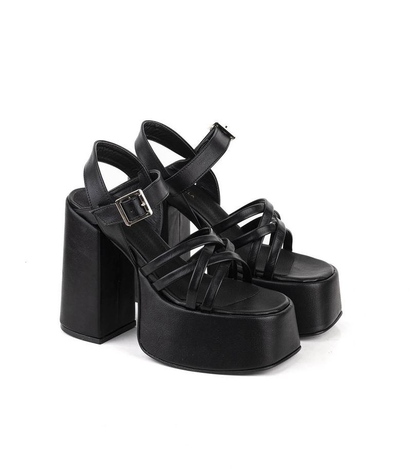 Sandalias-con-cintas-de-cuero-negro