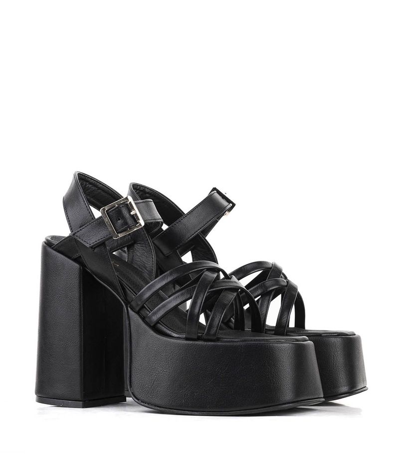 Sandalias-con-cintas-de-cuero-negro