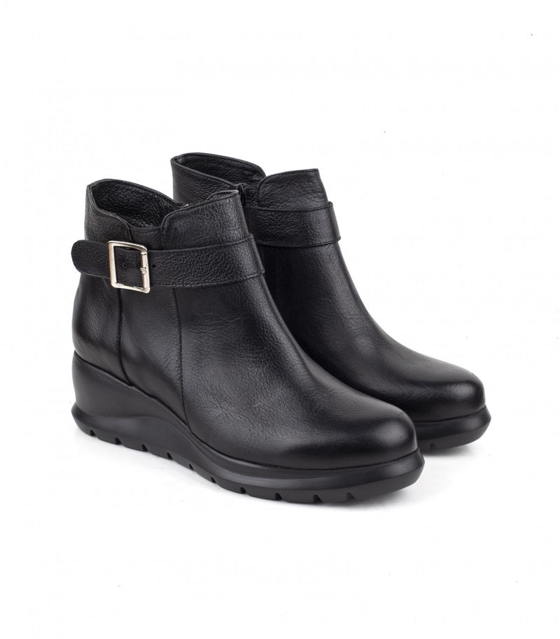 Botas-cortas-base-tractor-de-cuero-negro