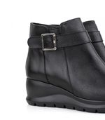Botas-cortas-base-tractor-de-cuero-negro