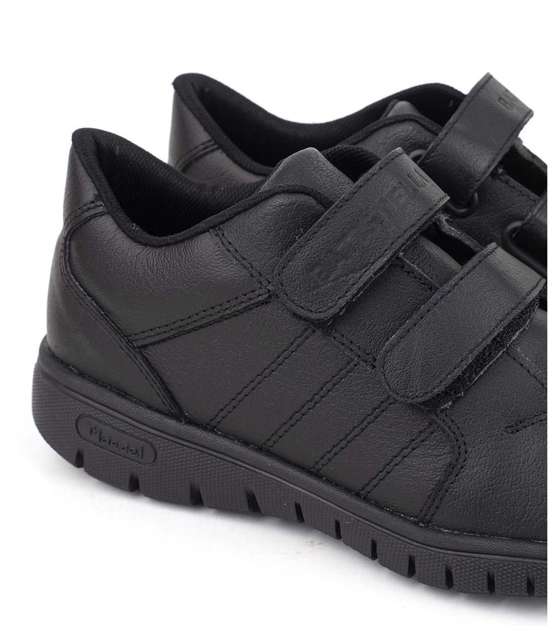 Zapatillas-colegiales-de-cuero-negro