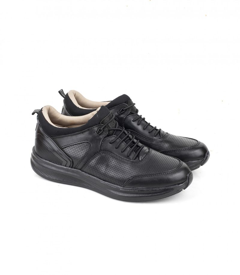 Zapatillas-urbanas-clasicas-de-cuero-negro