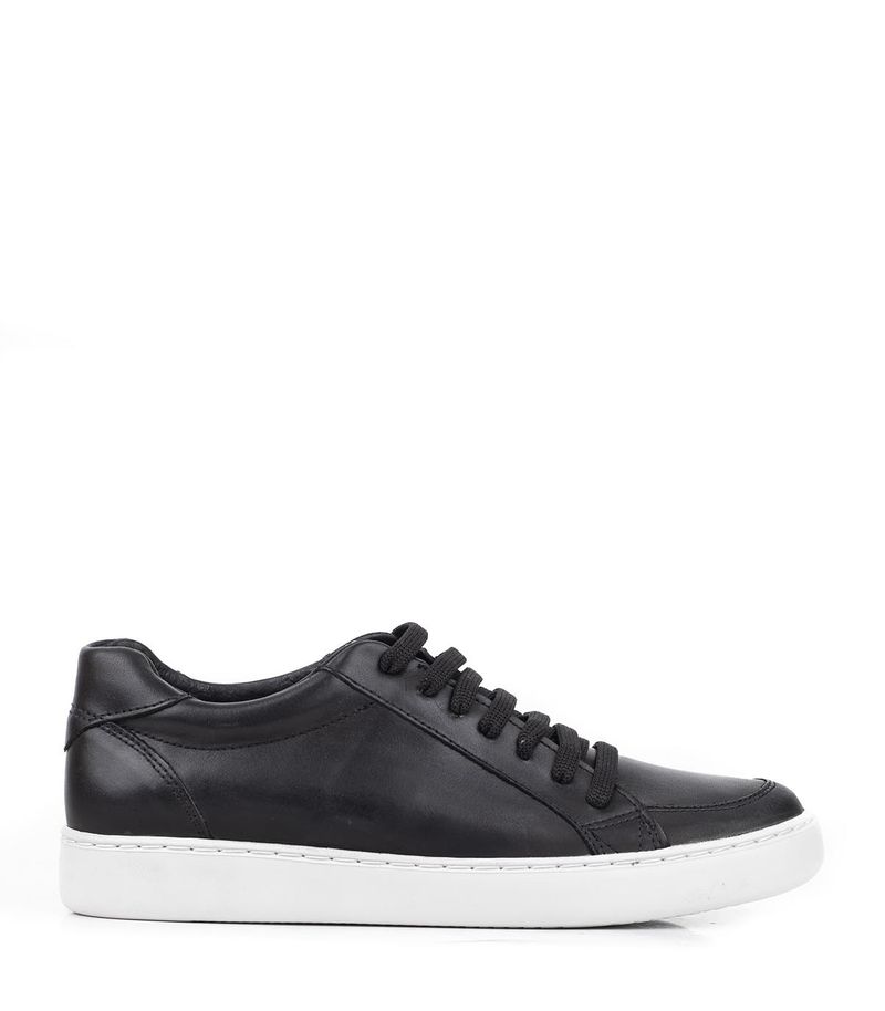 Zapatillas-urbanas-clasicas-de-cuero-negro