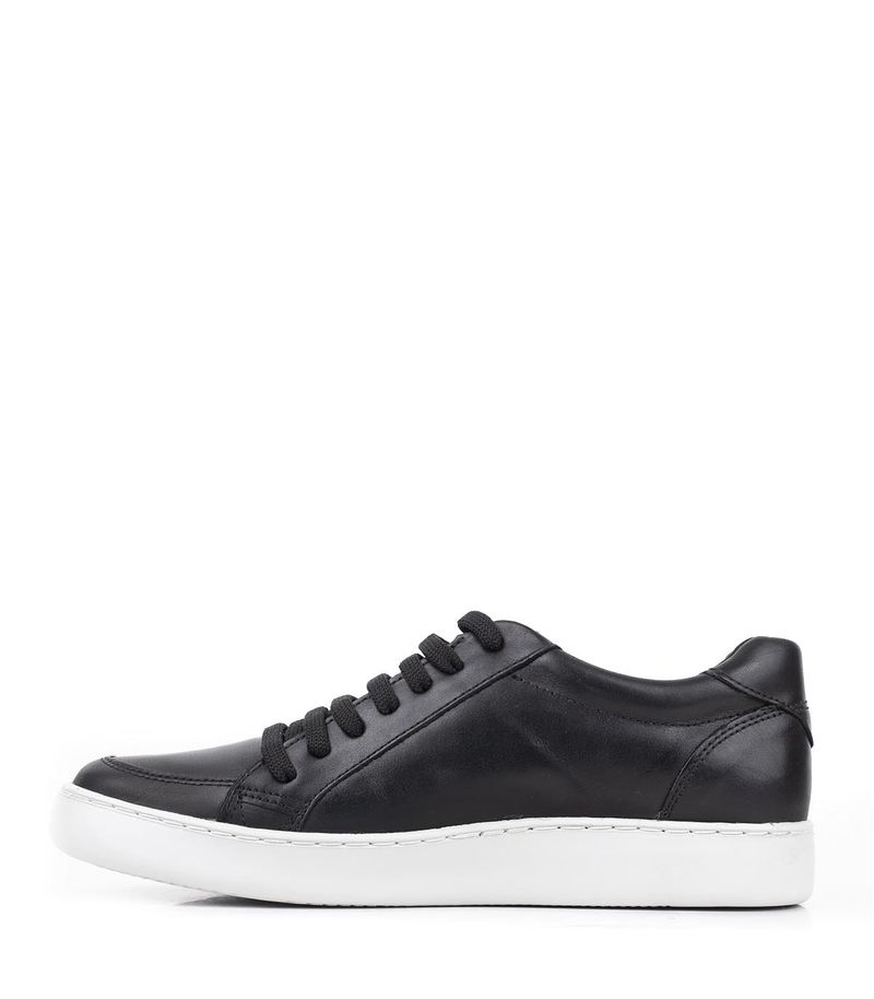 Zapatillas-urbanas-clasicas-de-cuero-negro