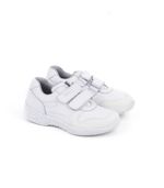 Zapatillas-colegiales-de-cuero-en-blanco