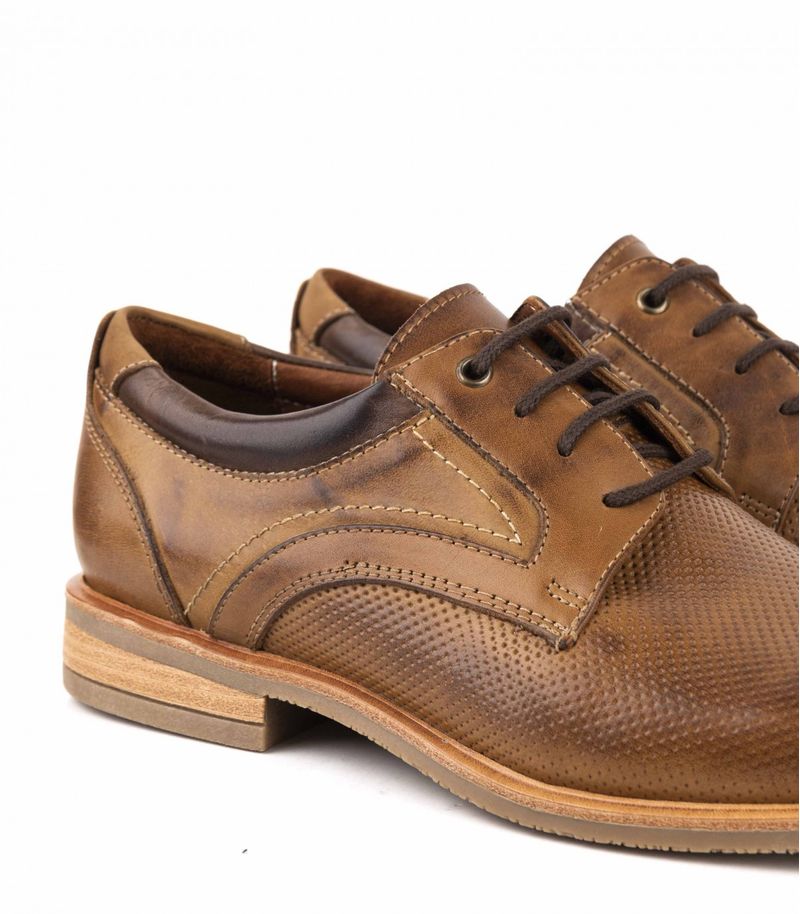 Zapatos-de-vestir-en-cuero-picado-suela