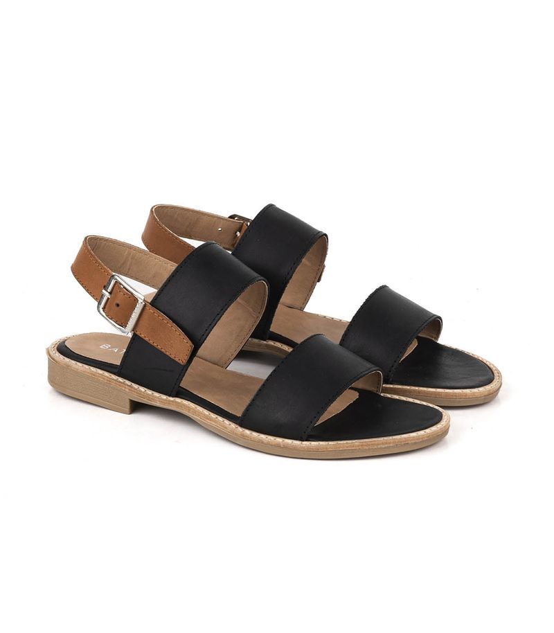 Sandalias-bajas-clasicas-de-cintas-de-cuero-negro