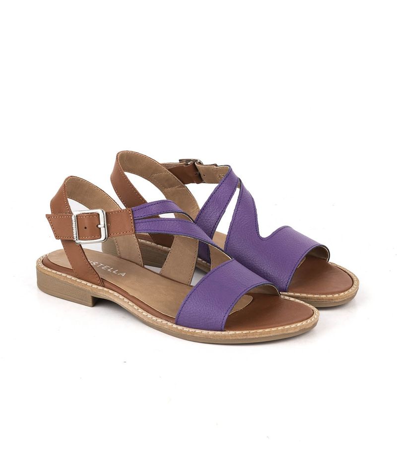 Sandalias-bajas-de-cintas-en-cuero-violeta