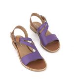 Sandalias-bajas-de-cintas-en-cuero-violeta