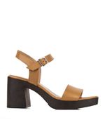 Sandalias-clasicas-de-cuero-en-suela