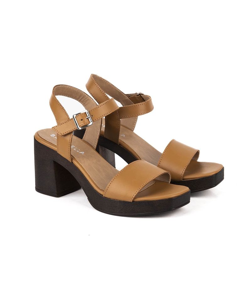 Sandalias-clasicas-de-cuero-en-suela
