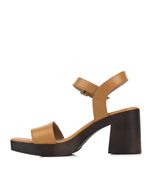 Sandalias-clasicas-de-cuero-en-suela