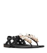 Sandalias-con-apliques-de-cuero-negro