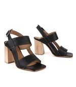 Sandalias-altas-de-cuero-en-negro