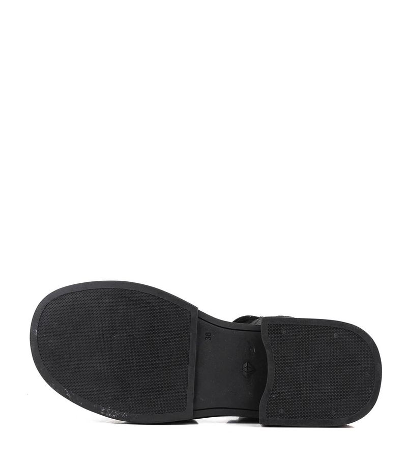 Sandalias-bajas-de-cuero-en-negro