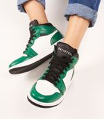 Zapatillas-urbanas-de-simil-cuero-en-verde-combinadas