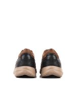 Zapatillas-urbanas-picadas-de-cuero-en-marron